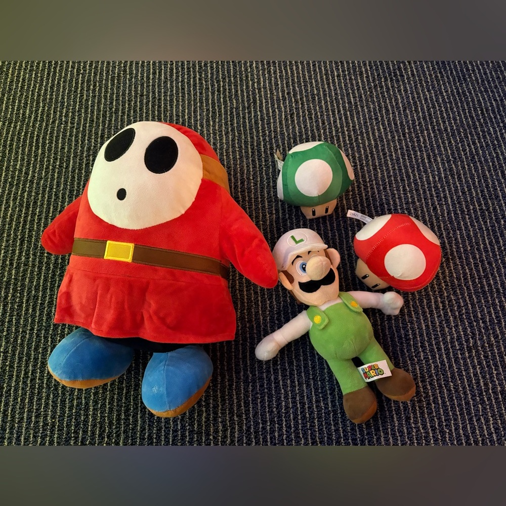 Nintendo Plush Lot – 15” Shy Guy Fire Luigi Green 1 Up & Red Regular Mushroom